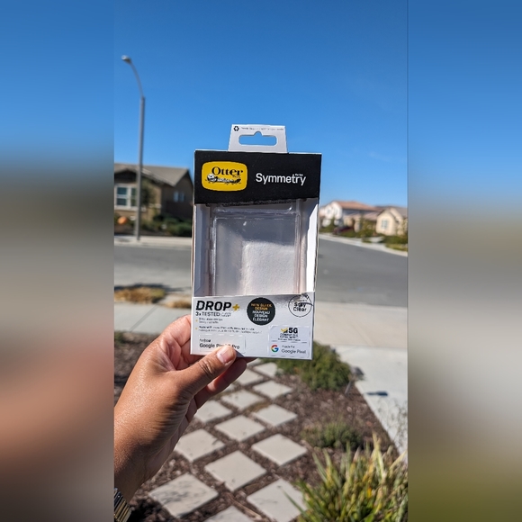 OtterBox Pixel 7 Pro Case Symmetry Series Clear - Picture 6 of 16